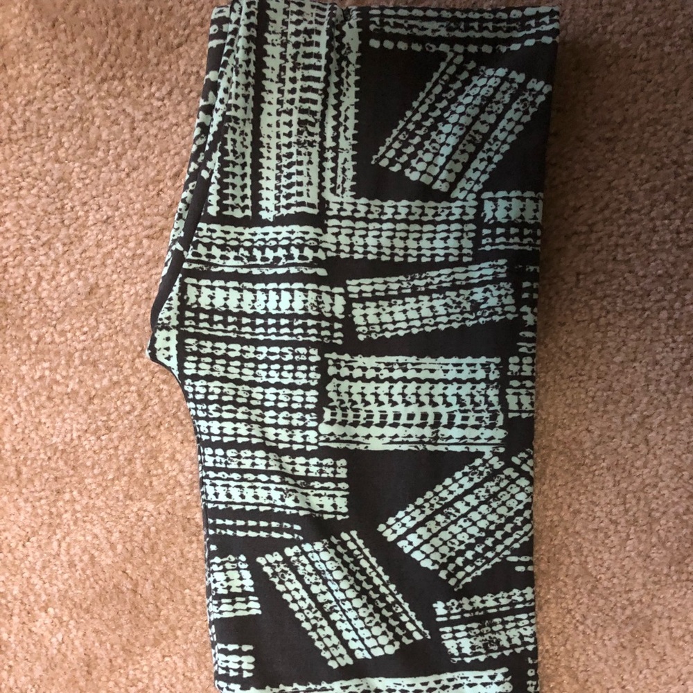 Lularoe leggings never worn brand new Os